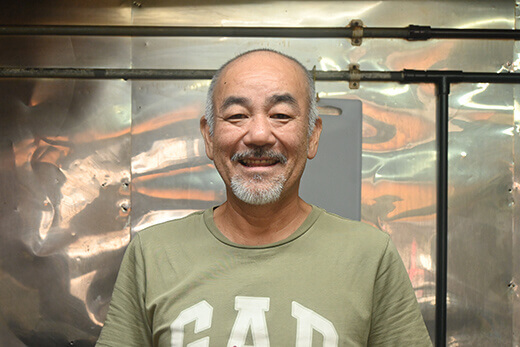 代表者　仲里 星一